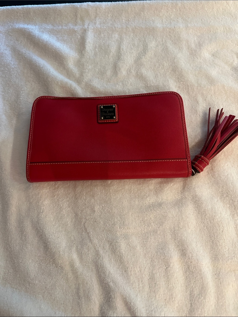 Dooney & Bourke “ALICE” Saffiano red leather clutch with tassel ❤️